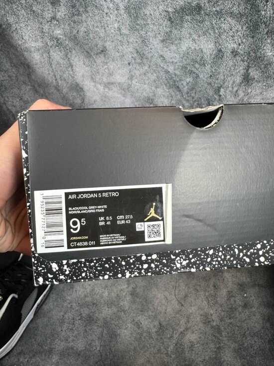 Size 9.5 | Jordan 5 Oreo With Box | Pre-Owned main image 5